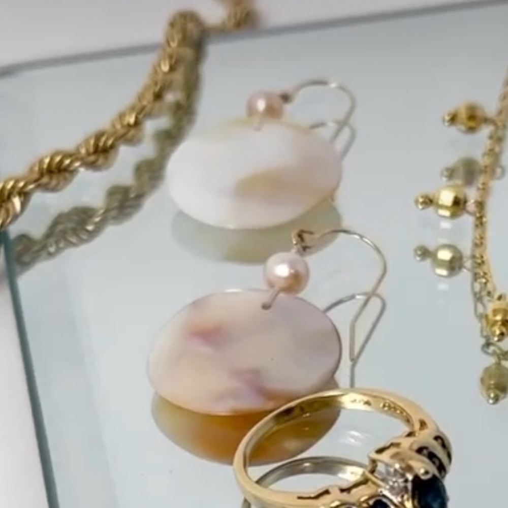 Solid 14k Gold Mother of Pearl Earrings perfect for summer!  Sea - Picture 3 of 5
